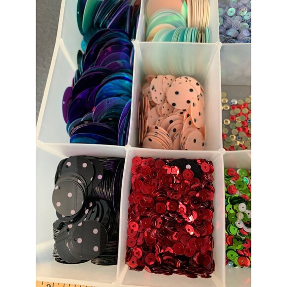 Mixed Sequin Set In Storage Box For Crafting & Decoration Projects - Picture 2 of 11